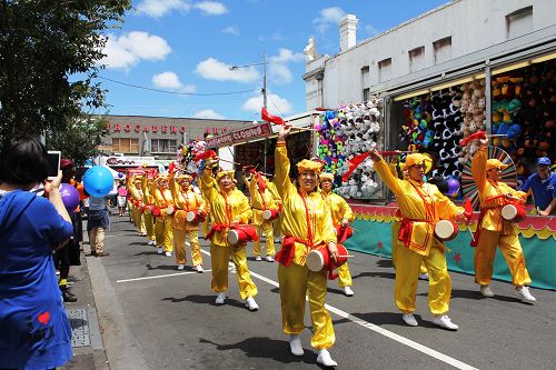 2016-2-10-minghui-melbourne-vietnamese_parade-03--ss.jpg