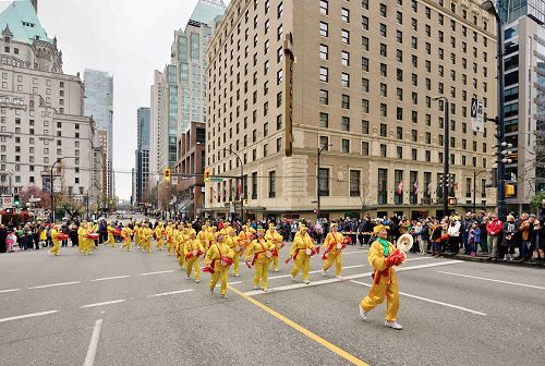 2016-3-16-minghui-vancouver-stpatrick-04--ss.jpg