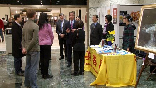 2016-3-18-minghui-falun-gong-artexhibit-newyork-07--ss.jpg