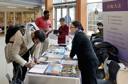 2016-3-8-minghui-falun-gong-vancouver-02--ss.jpg