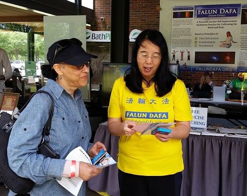 2016-4-19-minghui-falun-gong-dallas-02--ss.jpg