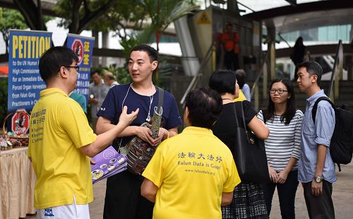 2016-4-24-minghui-falun-gong-singapore-05--ss.jpg