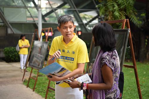 2016-4-24-minghui-falun-gong-singapore-07--ss.jpg