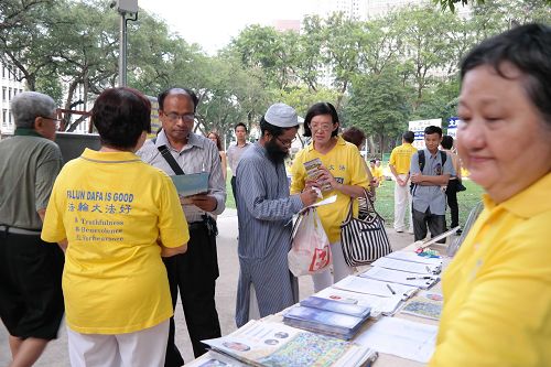 2016-4-24-minghui-falun-gong-singapore-08--ss.jpg