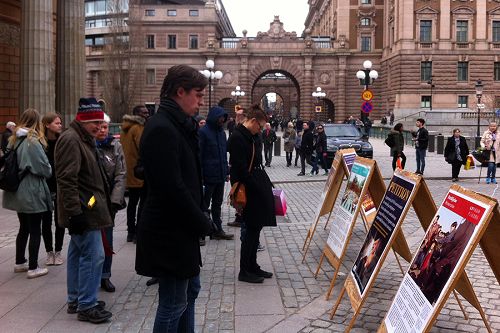 2016-4-24-minghui-falun-gong-sweden-03--ss.jpg