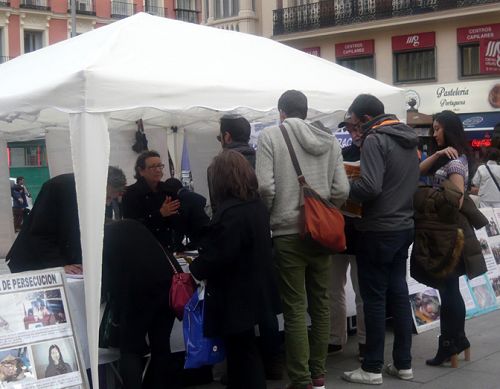 2016-4-26-minghui-falun-gong-spain-07--ss.jpg