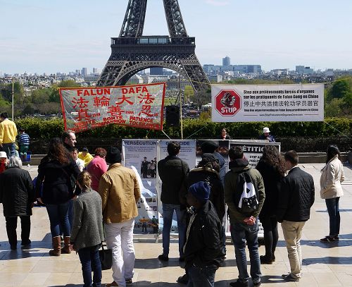 2016-5-1-minghui-falun-gong-paris-01--ss.jpg