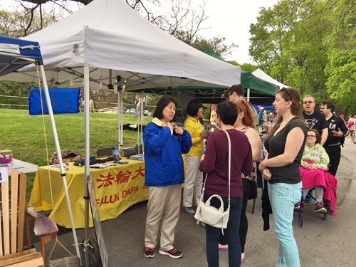 2016-5-10-minghui-albany-festival-01--ss.jpg