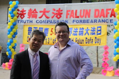 图9：维省越南裔社区主席阮本（Bon Nguyen）先生和伯尼·菲恩（Bernie Finn MP）议员是多年的好友。