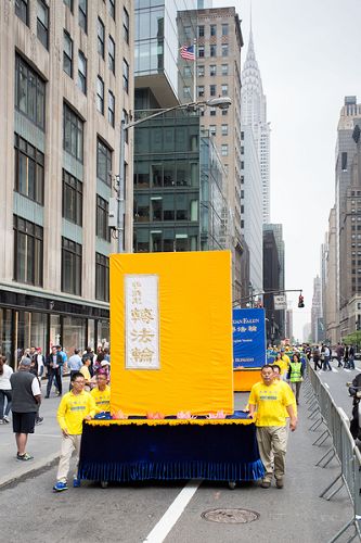 2016-5-19-minghui-newyork-grand-parade-03--ss.jpg