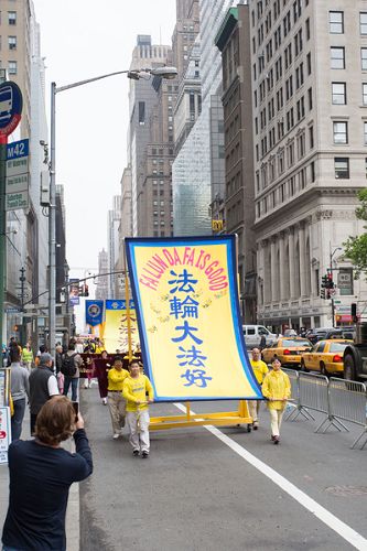 2016-5-19-minghui-newyork-grand-parade-04--ss.jpg