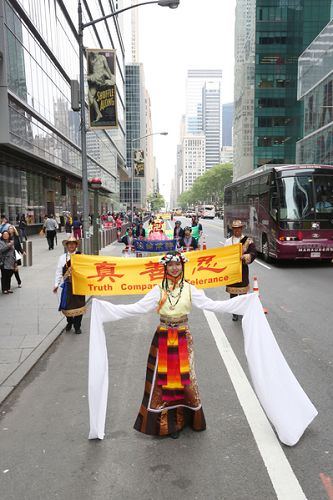 2016-5-19-minghui-newyork-grand-parade-05--ss.jpg