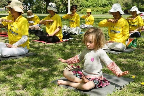 2016-5-23-minghui-falun-gong-ottawa-04--ss.jpg