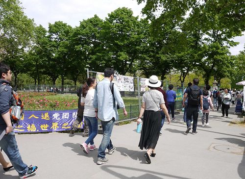 2016-5-23-minghui-falun-gong-paris-01--ss.jpg