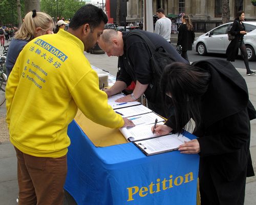 2016-5-24-minghui-falun-gong-london-03--ss.jpg