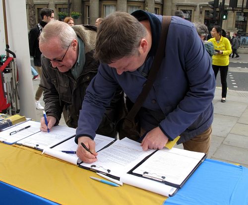 2016-5-24-minghui-falun-gong-london-04--ss.jpg