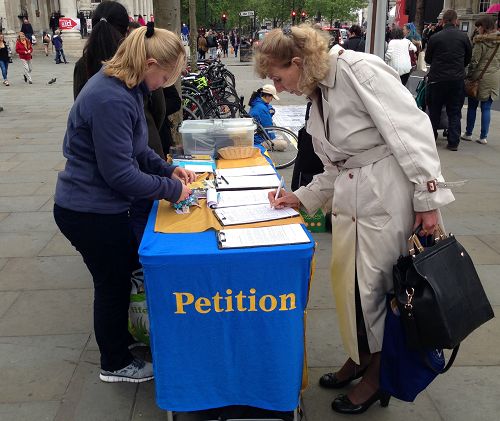 2016-5-24-minghui-falun-gong-london-06--ss.jpg