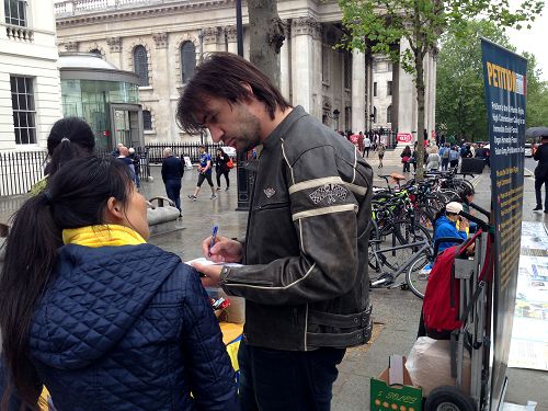 2016-5-24-minghui-falun-gong-london-08--ss.jpg