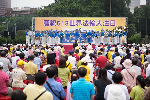 2016-5-3-minghui-falun-gong-taibei-16--ss.jpg