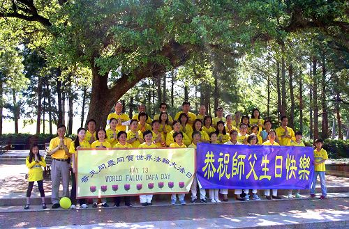 2016-5-7-minghui-falun-gong-houston-01--ss.jpg