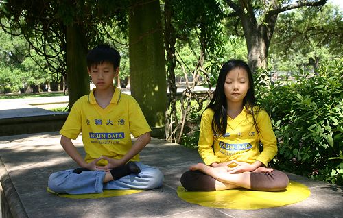 2016-5-7-minghui-falun-gong-houston-03--ss.jpg