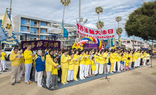 图7：法轮功学员合唱《师恩颂》，谢师恩。