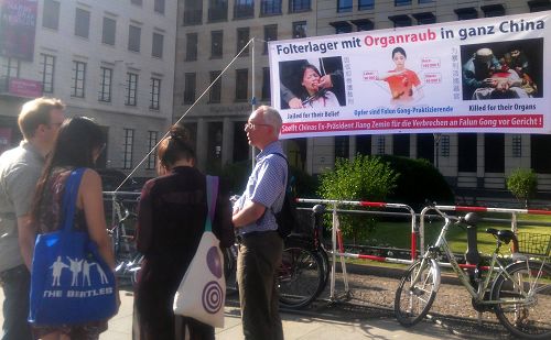 2016-6-15-minghui-falun-gong-germany-02--ss.jpg