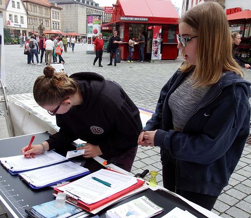 2016-6-20-minghui-falun-gong-germany-03--ss.jpg