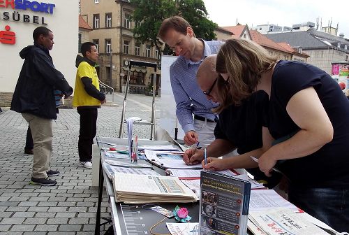 2016-6-20-minghui-falun-gong-germany-04--ss.jpg