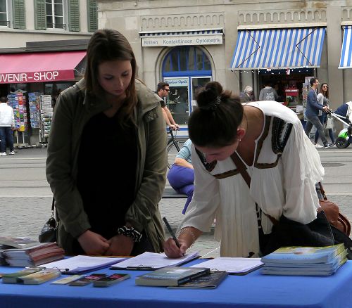 2016-6-23-minghui-falun-gong-switzerland-04--ss.jpg