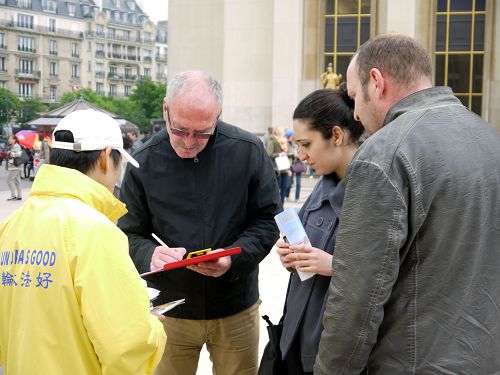 2016-6-7-minghui-falun-gong-paris-05--ss.jpg