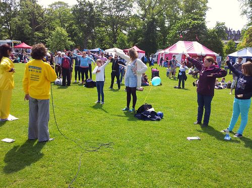 2016-6-7-minghui-falun-gong-scotland-03--ss.jpg