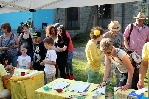 2016-6-9-minghui-falun-gong-germany--ss.jpg