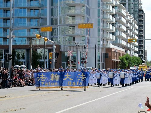 2016-7-11-minghui-falun-gong-calgary-02--ss.jpg