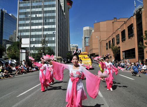 2016-7-11-minghui-falun-gong-calgary-04--ss.jpg