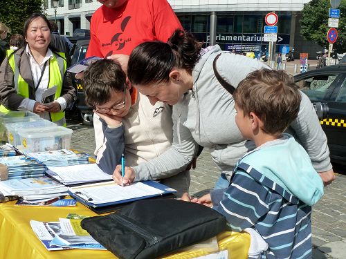 2016-7-16-minghui-falun-gong-europe-belgium-04--ss.jpg