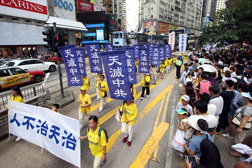 2016-7-19-minghui-hongkong-parade-05--ss.jpg
