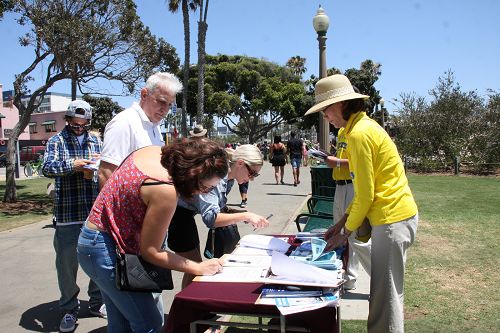 2016-7-19-minghui-losangeles-rally-07--ss.jpg