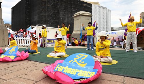 2016-7-2-minghui-falun-gong-ottawa-01--ss.jpg