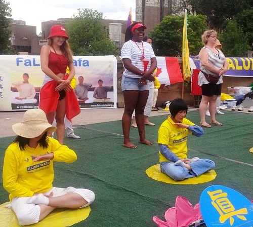 2016-7-2-minghui-falun-gong-ottawa-04--ss.jpg