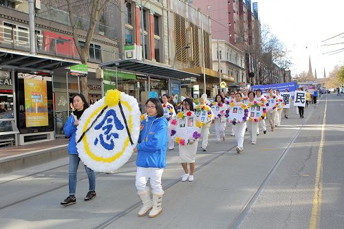 2016-7-20-minghui-falun-gong-melbourne-parade-08--ss.jpg