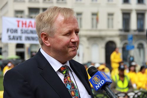 2016-7-21-minghui-falun-gong-belgium-02--ss.jpg