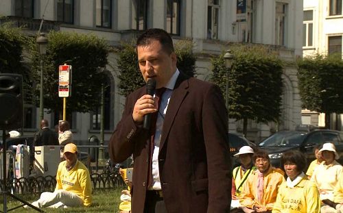 2016-7-21-minghui-falun-gong-belgium-04--ss.jpg