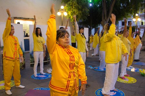 2016-7-22-minghui-falun-gong-mexico720-04--ss.jpg