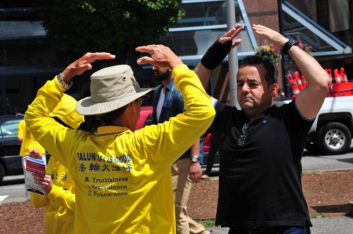 2016-7-22-minghui-falun-gong-vancouver720-06--ss.jpg