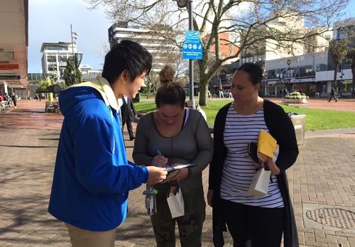 2016-7-22-minghui-newzealand-rally-06--ss.jpg