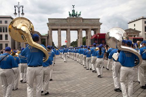 2016-7-31-minghui-falun-gong-berlin-01--ss.jpg