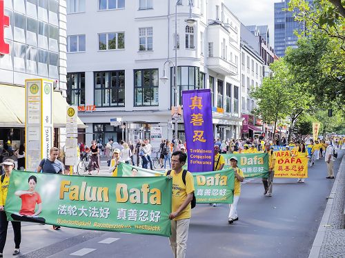 2016-7-31-minghui-falun-gong-berlin-03--ss.jpg