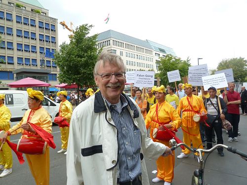 2016-7-31-minghui-falun-gong-berlin-08--ss.jpg