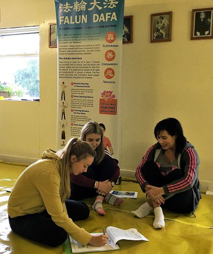 2016-7-31-minghui-falun-gong-ireland-03--ss.jpg